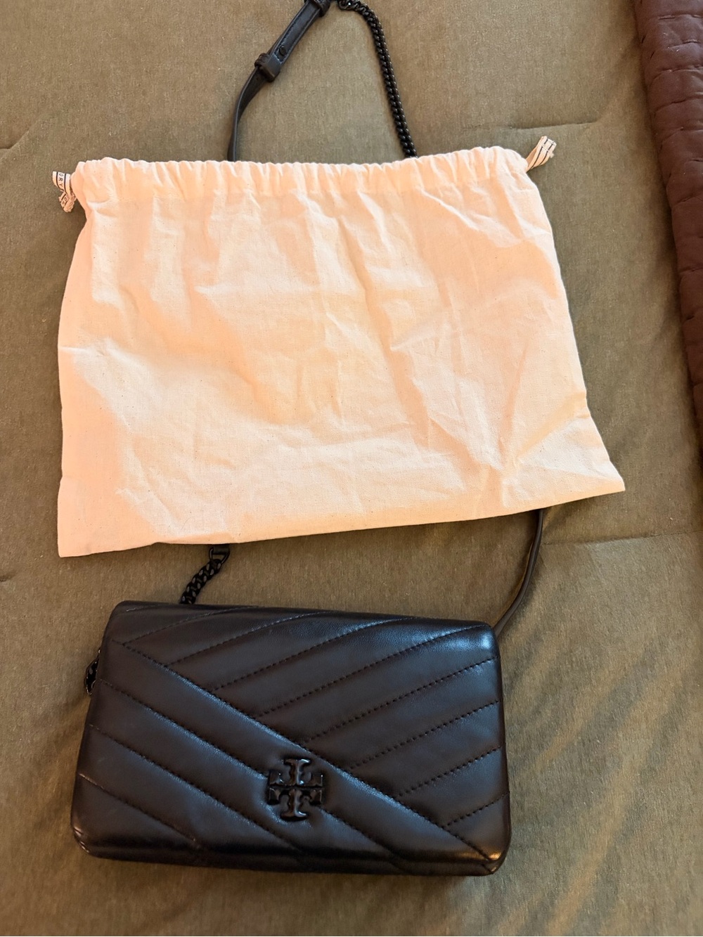 Tory Burch Kira Black Quilted Chevron Logo Crossbody - Picture 8 of 8